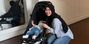 Gaya Adiba Khanza saat Momong Anak, Tampil Kasual Pakai Outfit Couple