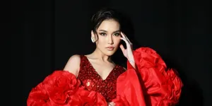 Gaya Ayu Ting-Ting di Anugerah Dangdut Indonesia Awards 2025, Menyala dengan Gaun Merah
