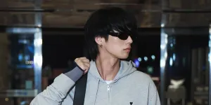 Gaya Casual Bright Vachirawit Saat Terbang Menuju Paris