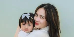 Gaya Lily Anak Nagita Slavina yang Selalu On Point, Outfit Brandednya Pilihan Sang Ibu