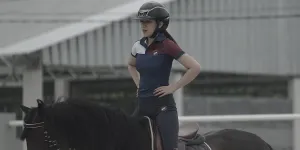 Gaya Sporty Anastasya Panggabean saat Berkuda, Jago Banget!