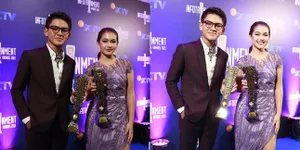 Hadiri Infotainment Awards 2021 SCTV, Rey Bong dan Sandrinna Michelle Bintang 'DARI JENDELA SMP' Curi Perhatian