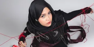Hanin Dhiya Buka Kembali Cerita Masa Lalu Lewat Lagu 'Cinta Ini Membunuhku'