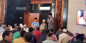 Harry Kiss Sajikan Krecek Favorit Vidi Aldiano di Acara 40 Harian