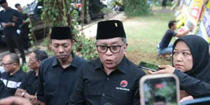 Rumah Duka Guruh Soekarnoputra Dipadati Pelayat dan Karangan Bunga