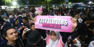 Hebohnya Fans Dukung Favoritnya di D'Academy 7 Mega Konser The Champion, Banner-nya Stunning