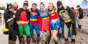 Hujan Saat Festival Berlangsung? Jangan Mau Kalah Sama Mereka