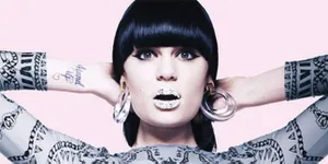 Intip Gaya Lucu Stretching Ala Jessie J Sebelum Rekaman