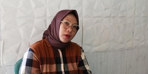 Istri Sandy Permana Bantah Tuduhan Soal Tatapan Sinis dan Meludahi Nanang Gimbal