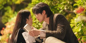 IU & Byeon Woo Seok Bahas Wall Kiss Scene di Drama Korea 'PERFECT CROWN'