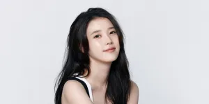 IU Rilis Foto Profil Terbaru, Visual Natural dengan Look Clean Outfit