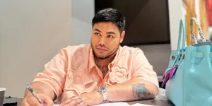 Ivan Gunawan Raih Penghargaan Favorite Social Celebrity, Tebarkan Aksi Sosial Kemanusiaan