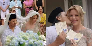 Jalani Prosesi Ijab Kabul, Potret Pernikahan Mayky Wongkar Suami Mendiang Ria Irawan - Istri Bule Sudah Hamil 5 Bulan