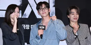 Ji Chang Wook Pakai Denim di Showcase Film 'COLONY', Gemas Tirukan Zombie
