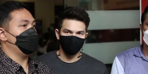 Jonathan Frizzy Adu Argumen Panas di Ruang Sidang, Cecar Rekan Terdakwa