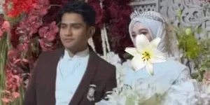 Kadam Sidik Resmi Menikah, Wajah Sang Istri Masih Ditutupi Stiker Bunga Lily