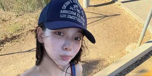 Potret Karina aespa Jajal Surfing di Malibu, Cantik Natural Tanpa Makeup Bikin Salfok