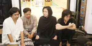 Karina Ranau Gelar Tahlil 7 Hari Epy Kusnandar, Kaget Banyak yang Datang
