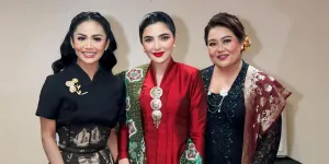 Kebersamaan Ashanty & Kris Dayanti di Wisuda Sarah Menzel