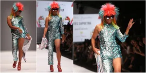 Keren! Aming Tampil Dengan Wajah & Rambut Penuh Warna di JFW 2017