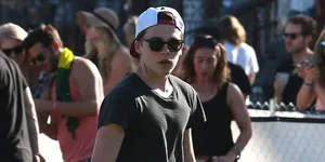Ketahuan Panjat Atap Rumah, Ada Apa Dengan Brooklyn Beckham?