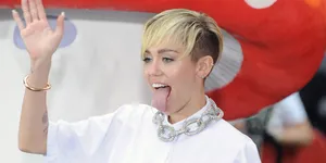 Ketika Miley Cyrus Makin Ketagihan Ekspose Foto Panas