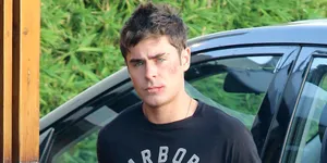 Ketika Zac Efron Tunjukkan 'Rahasia' di Balik Bajunya