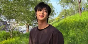 Kim Jae Won Cuma Jalan Santai, Netizen Korea Dibikin Jatuh Cinta