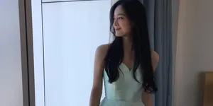 Potret Kim Sejeong Cantik Paripurna Pakai Gaun Mint