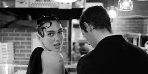 Kisah Cinta Dua Lipa dan Callum Turner Viral Karena Bagai Adegan Film Romance