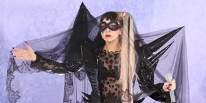 Lady Gaga Pamer Lekuk-Lekuk Tubuh Dengan Busana Transparan