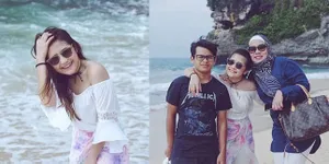 Liburan Seru Bersama Keluarga, Prilly Nikmati Indahnya Pantai