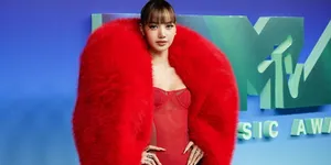 Lisa BLACKPINK Menang Best Pop di VMA 2026, Debut SaWaDiKa di Los Angeles