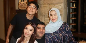 Lula Lahfah Meninggal Dunia: Ini 7 Potret Kedekatan dengan Keluarga