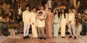 Macam-Macam Foto Keluarga El Rumi di Acara Lamarannya dengan Syifa Hadju