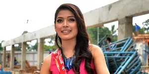 Makin Seksi, Ninih 'Nekat' Pakai Mini Dress Saat Jualan Gethuk