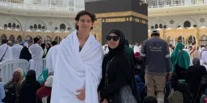 Marcell Darwin Umrah Pertama Sejak Putuskan Mualaf, Akui Campur Aduk