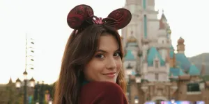 Marsha Aruan Liburan ke Disneyland, Cantik Bergaya Bak Mickey Mouse