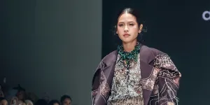 Maudy Ayunda Melenggang di Plaza Indonesia Fashion Week 2025, Dapat Support dari Suami
