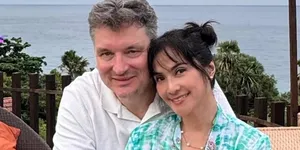 Maudy Koesnaedi Rayakan 25 Tahun Nikah, Ulangi Foto Pengantin 2001