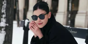 Medina Dina Tampil Hitam Putih di Tengah Hamparan Salju, Cantik Maksimal