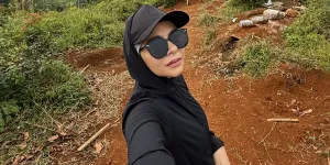 Meisya Siregar Hiking Pertama Kali, Bersyukur Kaki dan Sendi Masih Kuat