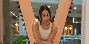 Melaney Ricardo Ajak ART yang Baru Nonton Bioskop Pertama Kali, Kocak Salim ke Satpam