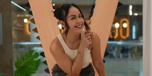 Melaney Ricardo Unboxing Kado Tas dari Raffi Ahmad, Capai Harga Puluhan Juta