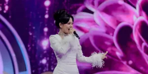 Melly Lee Beri Contoh Kepada Zahra di panggung D'Academy 7