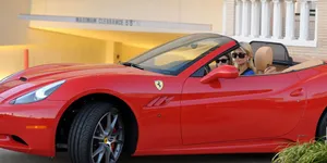 Mengintip Koleksi Mobil Keren Milik Para Bintang Dunia