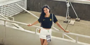 Mikha Tambayong Pamer Foto Bareng Pemain Chelsea FC di Jakarta