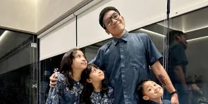 Mirip Banget, Ini Potret Desta Tampil Jadi Dono saat Bersama Anak