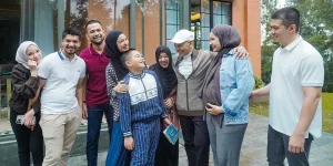 Momen Buka Bersama Keluarga Besar Shireen Sungkar, Fenny Bauty Akrab dengan Istri Mark Sungkar