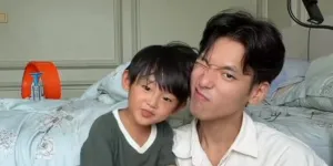 Momen Cute Junho Anak Na Daehoon Bareng Kamari, Dua Bocil Keturunan